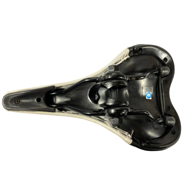 Седло спорт черное с белыми полосами